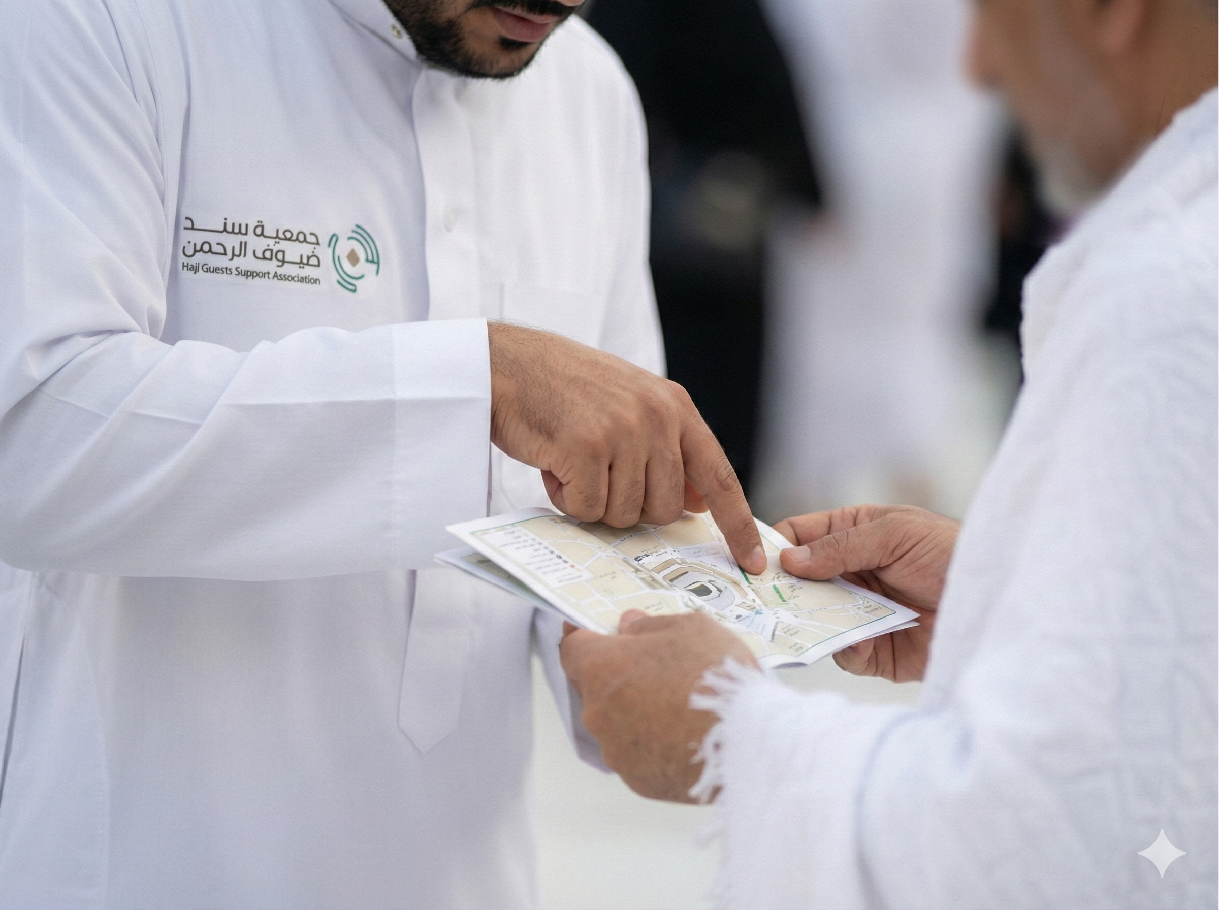 متطوعو جمعية سند ضيوف الرحمن يستقبلون الحجاج والمعتمرين بالترحيب والضيافة
